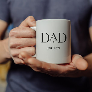 Caneca De Café Pai Est. 2021 com Nomes de Crianças Texto moder