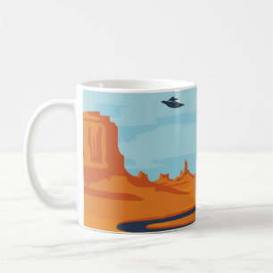 Caneca De Café paisagem com vale deserto, montanhas, w escuro
