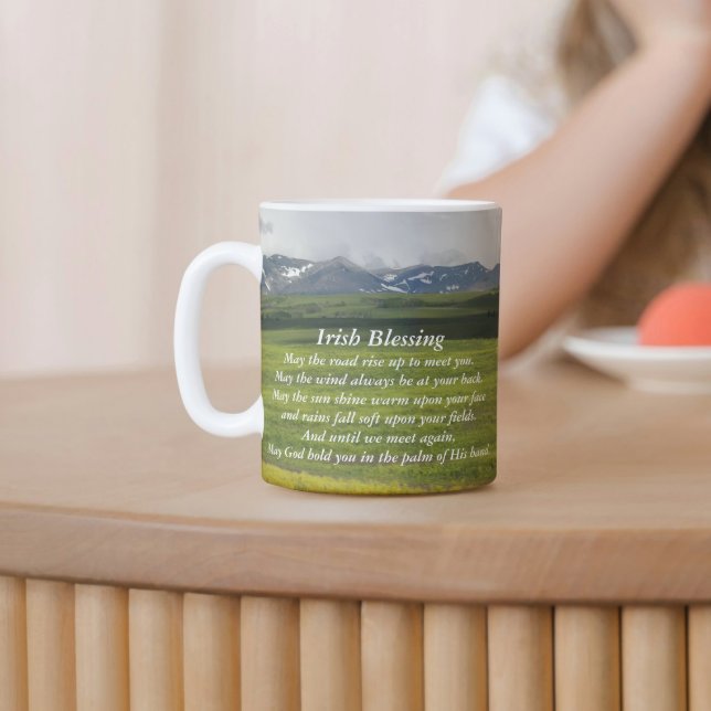 Caneca De Café Paisagem do Vale Verde da Irlanda (In Situ Table)