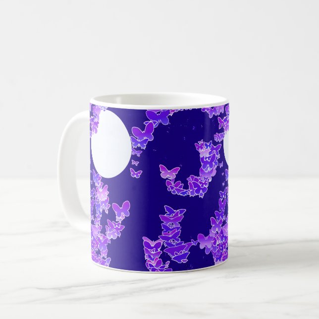 Caneca De Café Paisagem lunar com borboletas - lilás, azul escuro (Frente Esquerda)