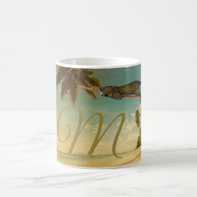 Caneca De Café Palmeira de praia tropical Monograma de leopardo (Centro)