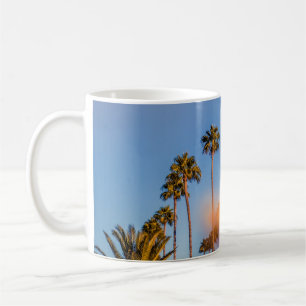 Caneca De Café Palmeira sob céu azul