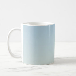 Caneca De Café Palmeira verde sob o céu branco pela manhã
