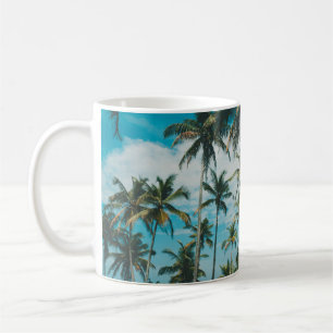 Caneca De Café Palmeiras acima do oceano, vinhas amontoadas e ret