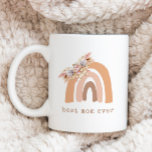 Caneca De Café Pampas Grass Boho Rainbow Melhor Mãe Nunca<br><div class="desc">Celebre a mãe com esta caneca de café personalizada minimalista. Esta caneca apresenta um simples arco-íris de vassoura-de-vara com texto personalizado. O texto pode ser substituído por qualquer texto da sua escolha. Esta caneca personalizada fará um presente de excelente para o aniversário do mães, Natal ou Dia de as mães....</div>