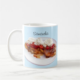 Caneca De Café Pão Doce Com Morangos E Creme