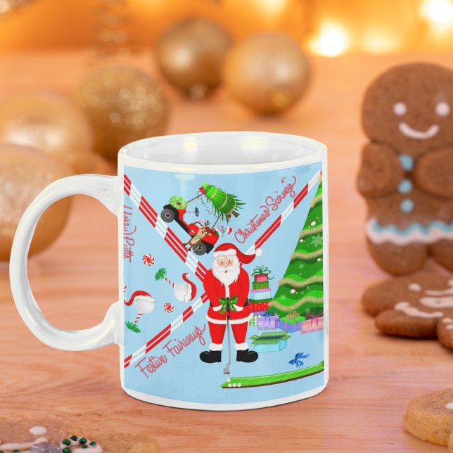 Caneca De Café Papai Noel jogando golfe pela árvore de Natal (A funny golf Santa mug! Perfect for the golfing family who loves to practice their putting. )