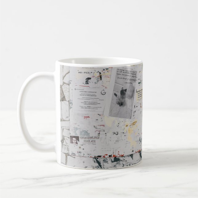 Caneca De Café Papel branco da impressora na parede de betão bran (Esquerda)