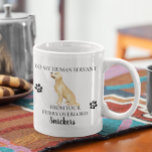 Caneca De Café Para meu Servo Humano, Ouro Engraçado,<br><div class="desc">Este design pode ser personalizado na área fornecida pela alteração da foto e/ou do texto. Ou pode ser personalizado clicando em Personalizar este Modelo e, em seguida, escolhendo o clique para personalizar mais a opção e excluir ou alterar a cor do plano de fundo, adicionar texto, alterar a cor ou...</div>