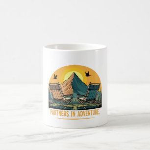 Caneca De Café Parceiros em Aventura   Acampamento na Montanha Re