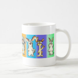 Caneca de café parva de oito coelhos dos desenhos