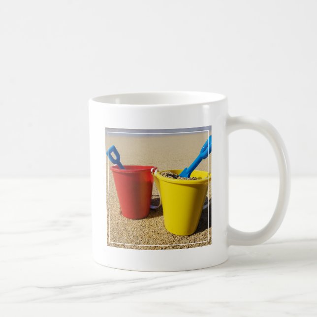 Caneca De Café Pás e baldes no Sandy Beach (Direita)