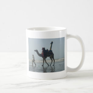 Caneca De Café Passeio de Camelo Tribal: Areias e Mar da Maré Mat