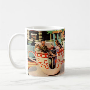Caneca De Café passeio dos teacups dos anos 60 no parque de