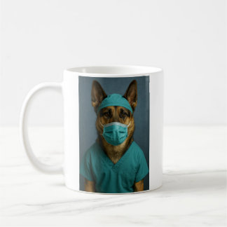 Caneca De Café Pastor Alemão em Roupas de Cirurgia