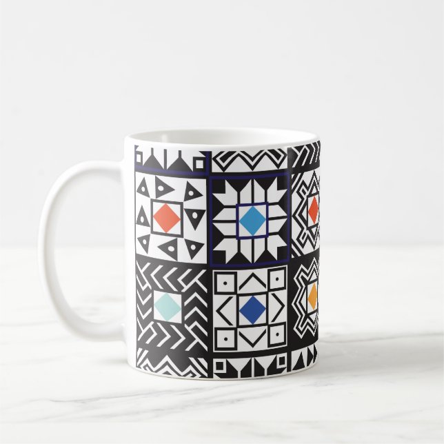 Caneca De Café Patchwork Maori: Design de tapete étnico. (Esquerda)