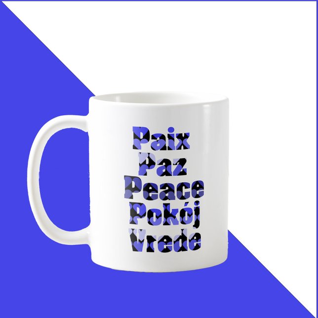 Caneca De Café Paz em Muitos Idiomas Corações Azuis (A mug that says peace in French, English, Spanish, Polish and Dutch)