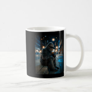 Caneca De Café Pé grande sasquatch bebendo café gelado animação e