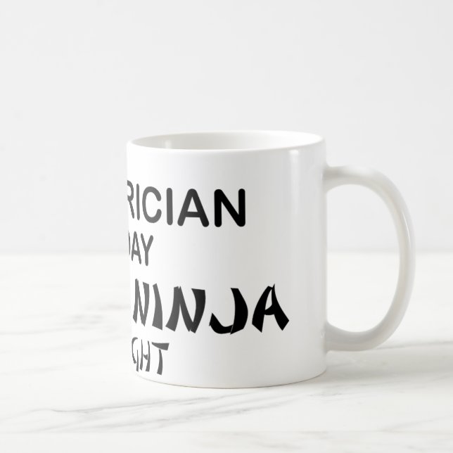 Caneca De Café Pediatra Ninja mortal em a noite (Direita)