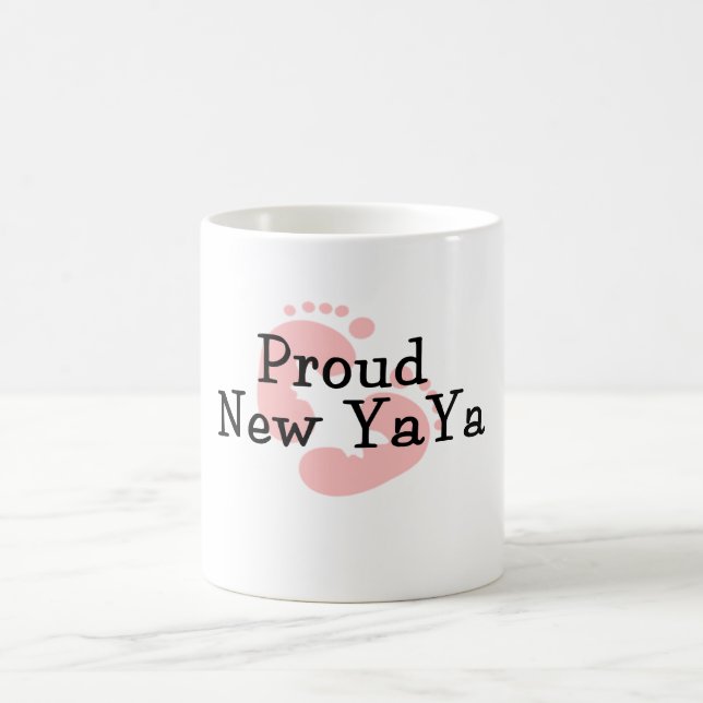 Caneca De Café Pegadas Orgulhosas da Nova Bebê Yaya Menina (Centro)