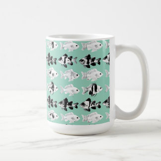 Caneca De Café Peixe preto e branco em fundo azul-turquesa