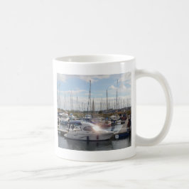 Caneca De Café Pequeno barco a motor apanhando o sol