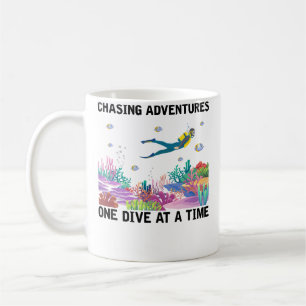 Caneca De Café Perseguindo Aventuras Uma Imersão de Cada Vez Scub