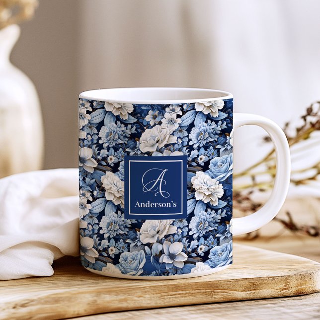 Caneca de Café Personalizada com Flores Brancas Az (Navy blue and ivory flowers,
Deep Blue flowers botanical garden,
Royal blue dusty blue floral,
Water)