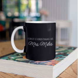 Caneca De Café Personalizado "Primeiro Natal como Sra." Apelido