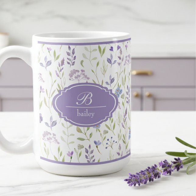Caneca De Café Personalized Purple Wildflower Mug (elegant cottagecore lavender wildflower floral mug with custom monogrammed initial and name)
