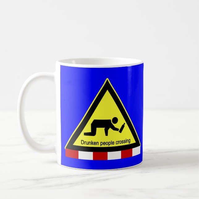 Caneca De Café Pessoas bêbadas atravessando ⚠ Sinal Tailandês ⚠ (Esquerda)