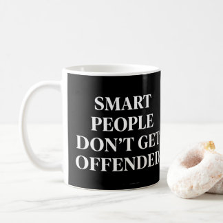 Caneca De Café Pessoas Inteligentes Não Se Ofendem