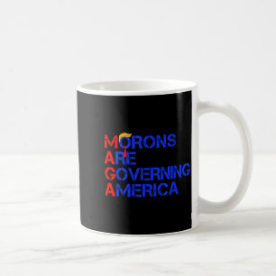 Caneca De Café Pessoas sem juízo estão governando a América Engra