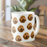 Caneca De Café Pet Photo Mug Personalizado | Presente personaliza<br><div class="desc">Celebre seu amigo peludo com esta caneca de fotos de estimação personalizada! Perfeito para amantes de animais de estimação, esta caneca permite que você mostre sua foto favorita do seu querido animal de estimação em um na moda e design durável. Quer você beba café ou chá, esta caneca trará calor...</div>