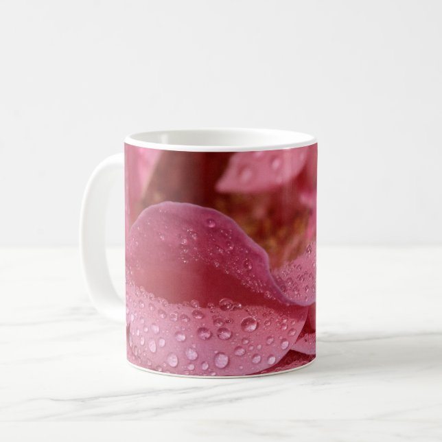 Caneca de Café - Pétalas de Rosa Depois da Chuva (Frente Esquerda)