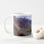 Caneca De Café Petite Creuse, luz do sol de Claude Monet<br><div class="desc">O Petite Creuse, Sunlight (1889), de Claude Monet, é uma pintura típica do impressionismo de arte. O rio Creuse percorre um vale com montanhas e árvores na natureza. Sobre o artista: Claude Monet (1840-1926) foi o fundador do movimento de pintura impressionista francês, com a maioria de suas pinturas no estilo...</div>