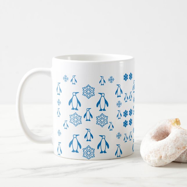 Caneca De Café Pinguins Azuis Elegantes Com Padrões De Neve (Com Donut)