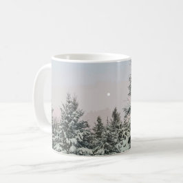 Caneca De Café Pinheiros Cobertos Pela Neve Lua Sunset