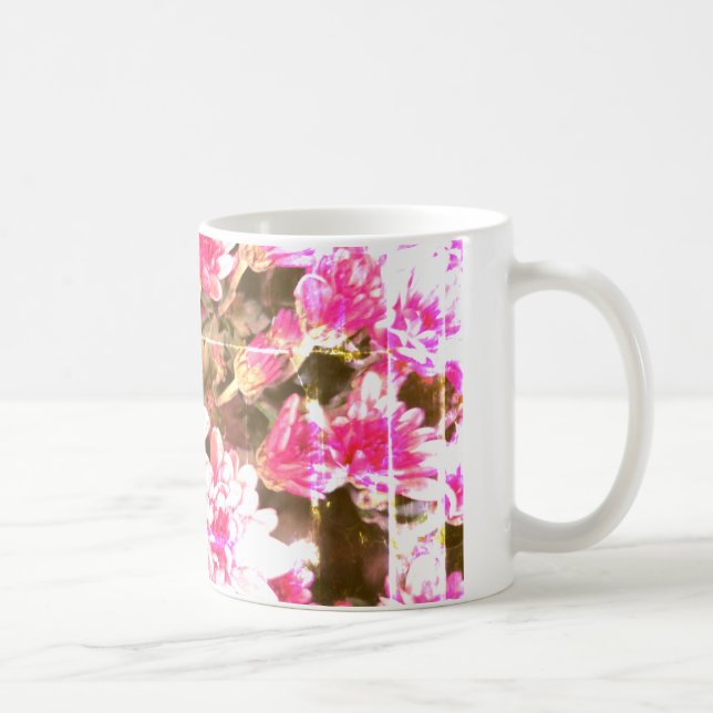 Caneca De Café Pink Floral Bloom Pattern – Soft Botanical Design (Direita)