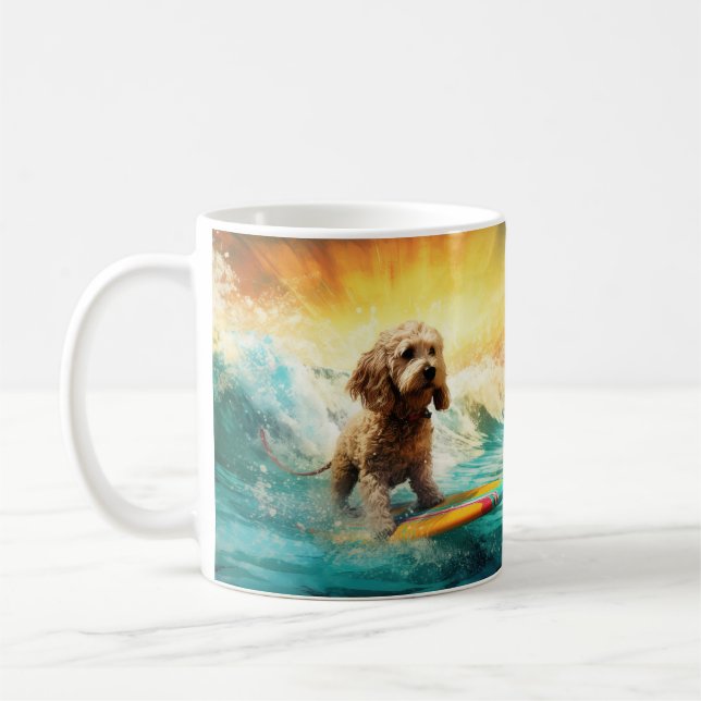 Caneca De Café Pintura de surf em praia em Cockapoo (Esquerda)