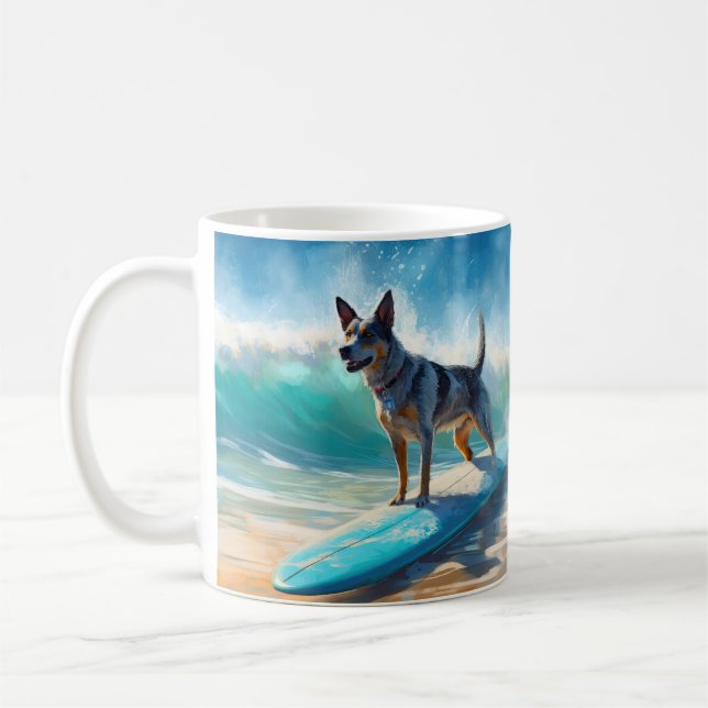 Caneca De Café Pintura de Surfe em Praia Blue Heeler (Esquerda)