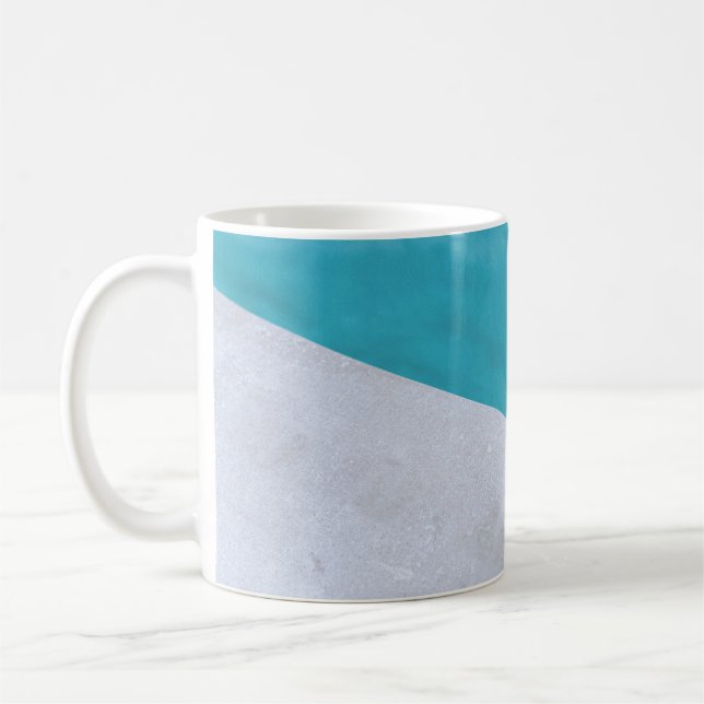 Caneca De Café Piso de cinza vazio ao lado da piscina (Esquerda)