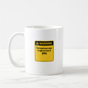 Caneca De Café Placa de Aviso Engraçada O Homem Bonito Está Aqui