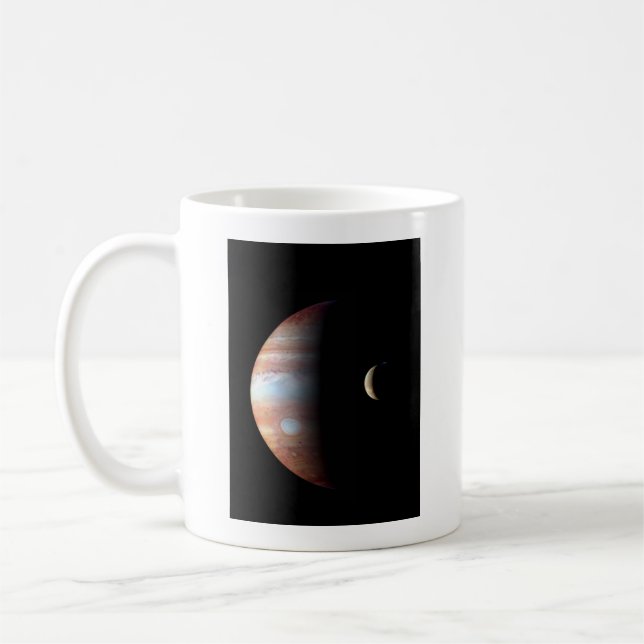 Caneca De Café Planeta Gigante Gasoso Júpiter e Lua Galileana Io (Esquerda)