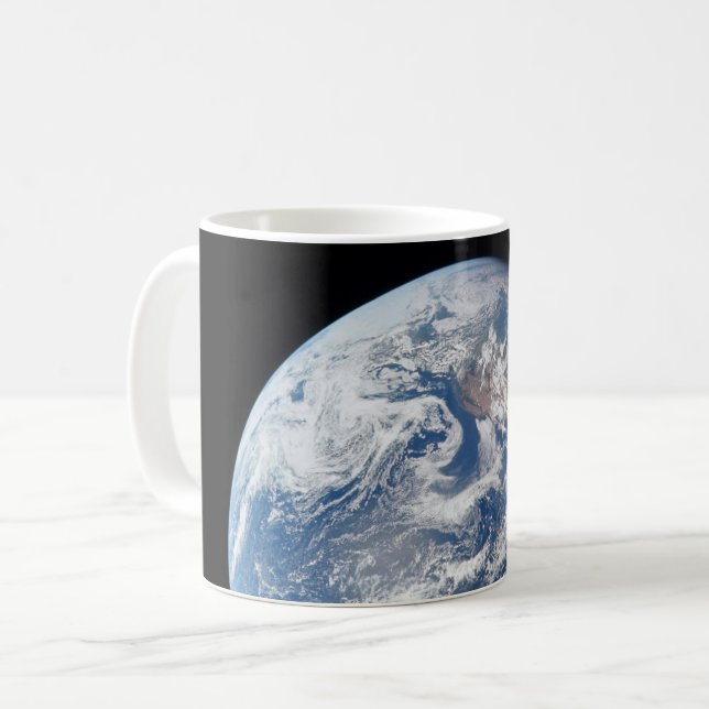 Caneca De Café Planeta Terra Tirada Pela Tripulação Apollo 11. (Frente Esquerda)
