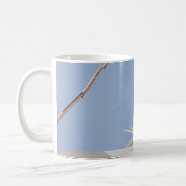 Caneca De Café Plantas verdes perto da parede branca (Esquerda)