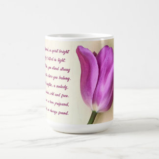 Caneca De Café Poético das tulipas magenta brilhantes