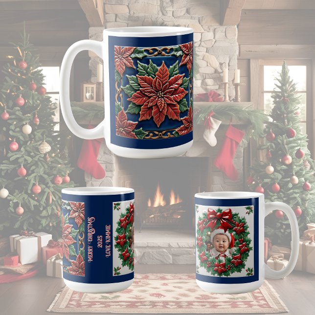 Caneca De Café Poinsettia em Azul Natal Personalizável  (Criador carregado)