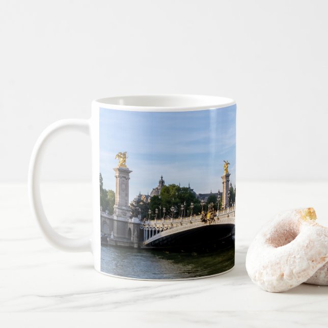 Caneca De Café Pont Alexandre III sobre o rio Sena - Paris, Franç (Com Donut)