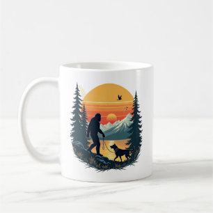 Caneca De Café Pôr do sol retrô da montanha do cão andando Bigfoo